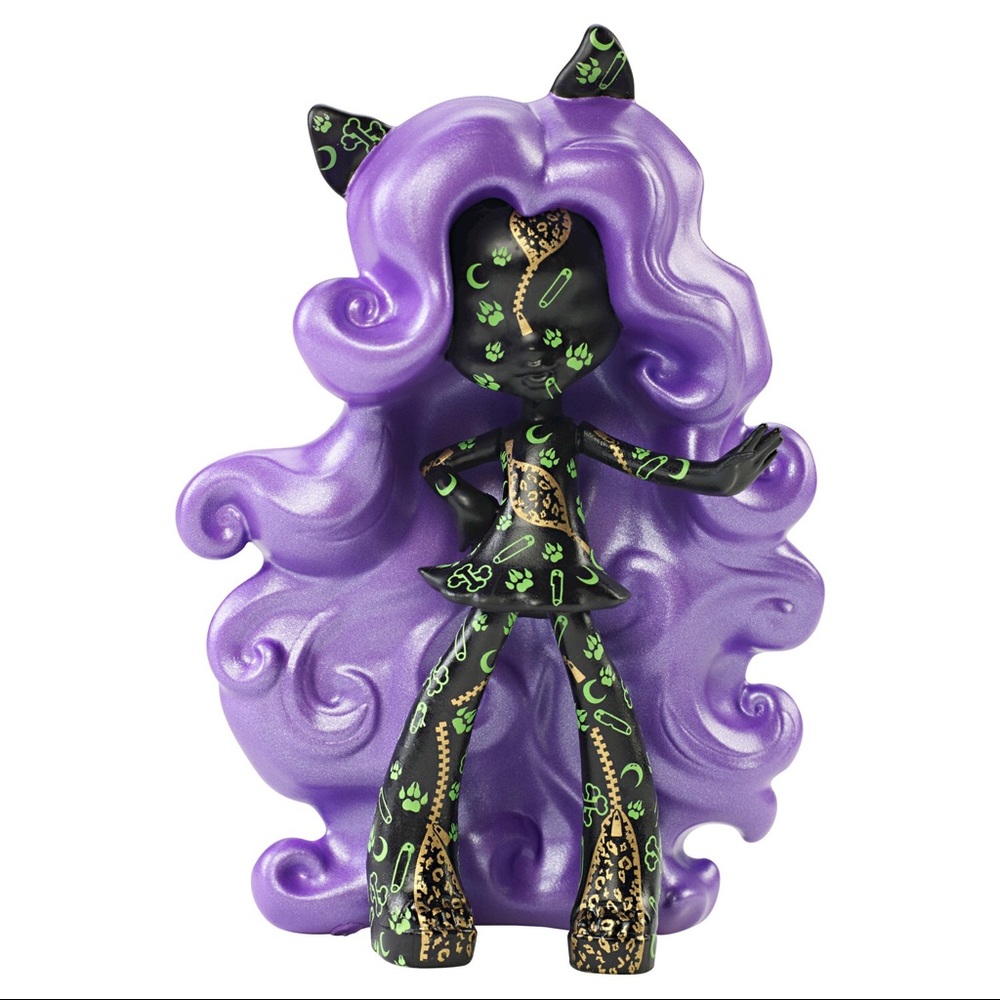 LOOKING FOR: Monster High Vinyl Figurines! - Picture 10 of 12